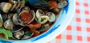 Mussels & Clams in White Wine {Cozze e Vongole}
